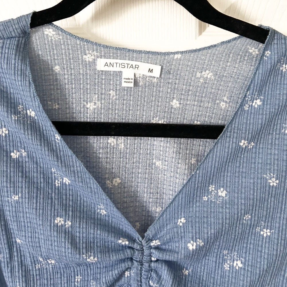 EUC Floral Crop Top - Picture 2 of 4